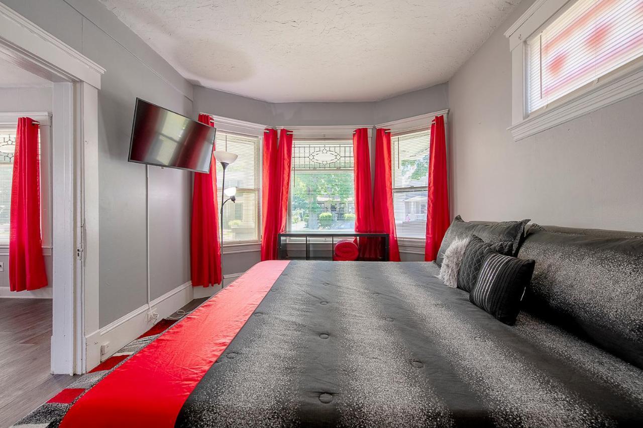 The Rubi Lounge - Spacious Brooklyn Centre Modern Escape Near Downtown With Parking, 300Mb Wifi & Self Check-In 클리블랜드 외부 사진