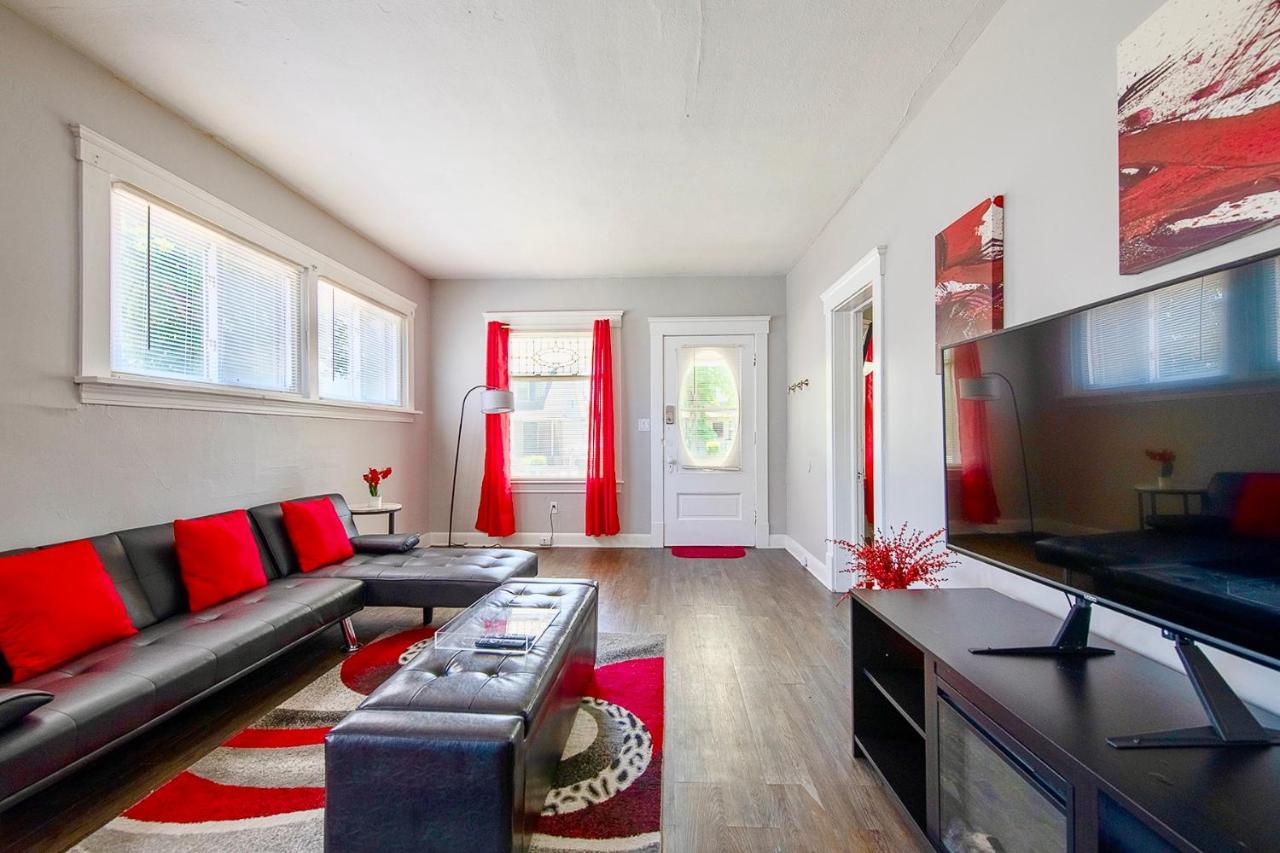 The Rubi Lounge - Spacious Brooklyn Centre Modern Escape Near Downtown With Parking, 300Mb Wifi & Self Check-In 클리블랜드 외부 사진