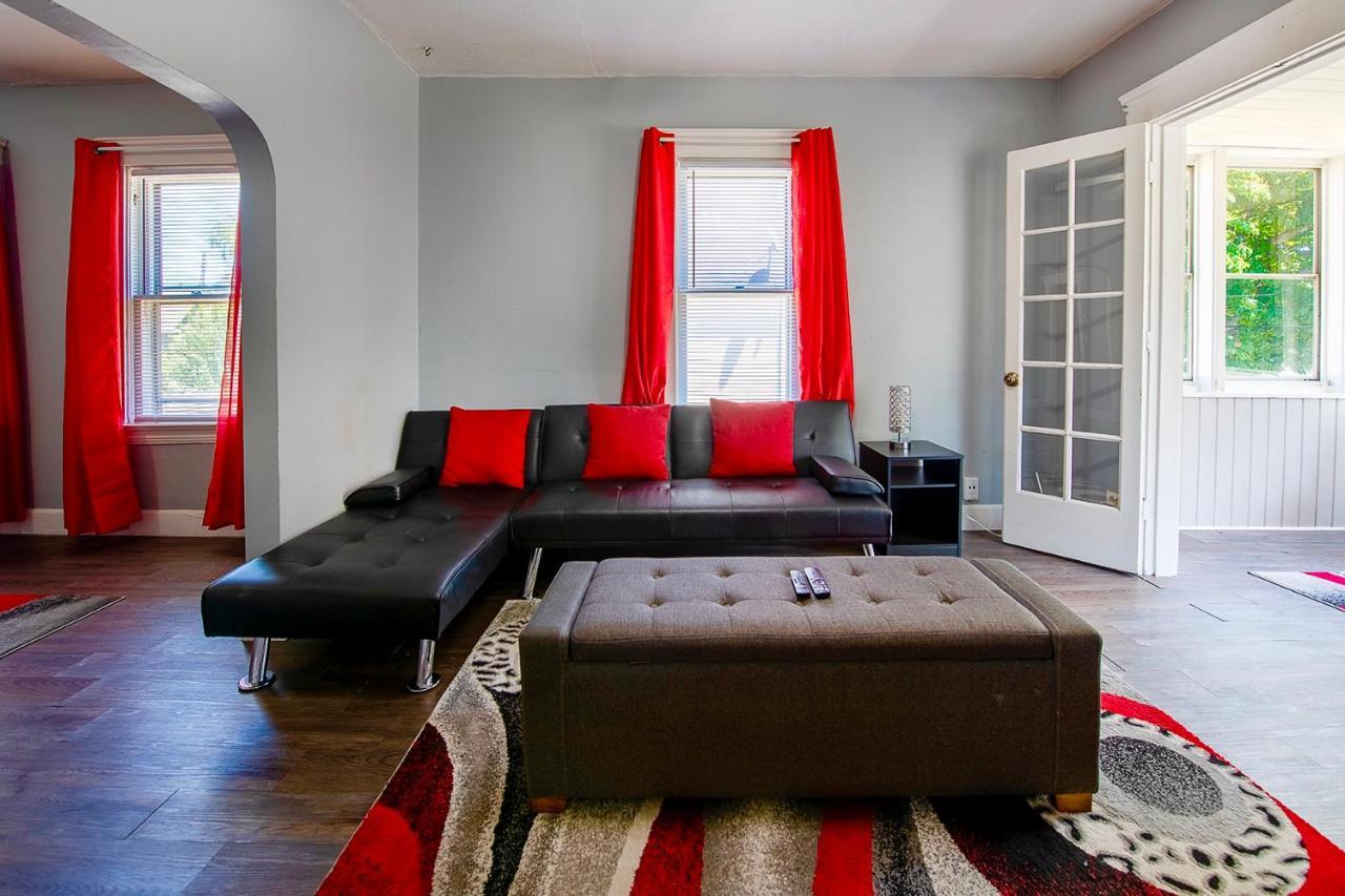 The Rubi Lounge - Spacious Brooklyn Centre Modern Escape Near Downtown With Parking, 300Mb Wifi & Self Check-In 클리블랜드 외부 사진